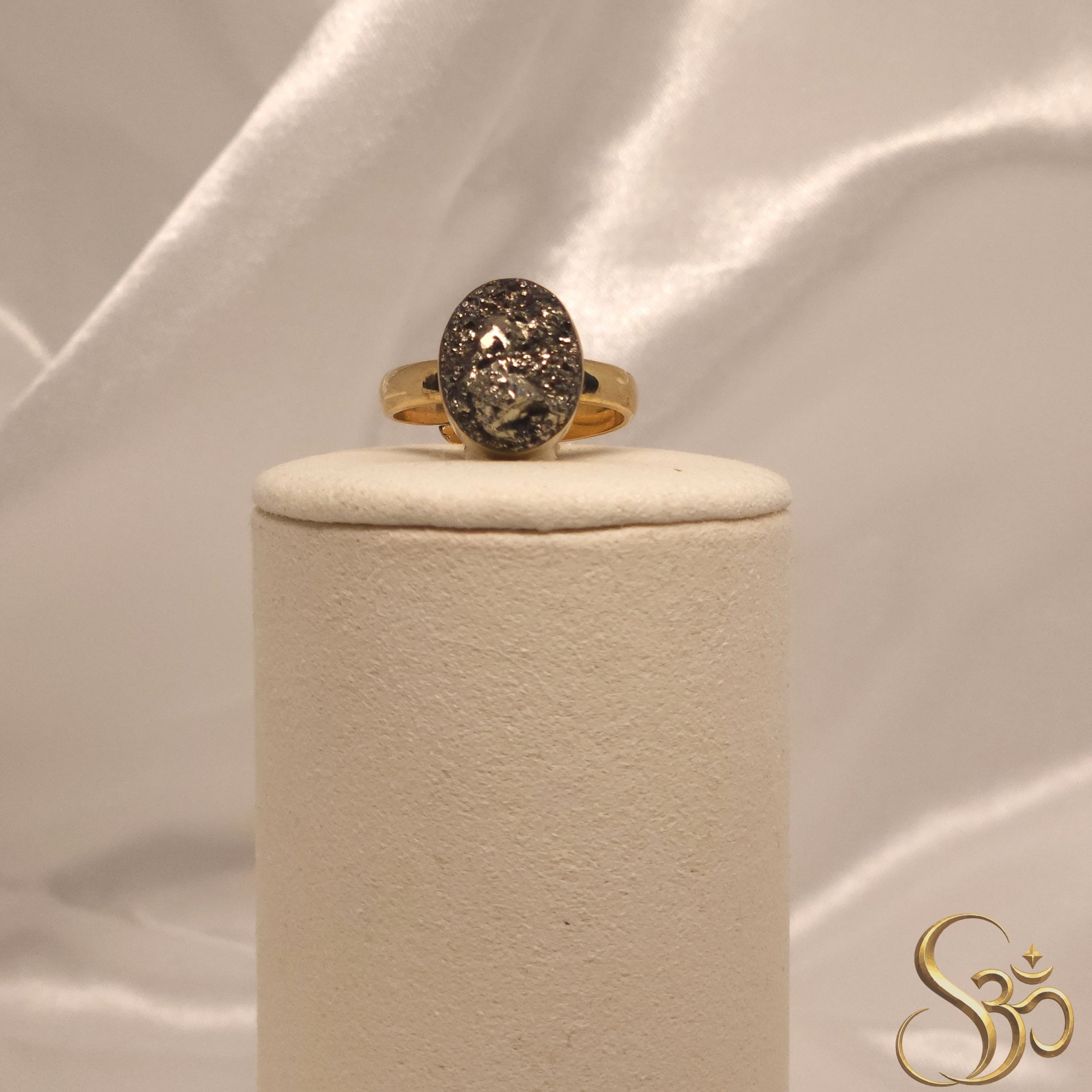 Pyrite Oval Cuff Set view 3